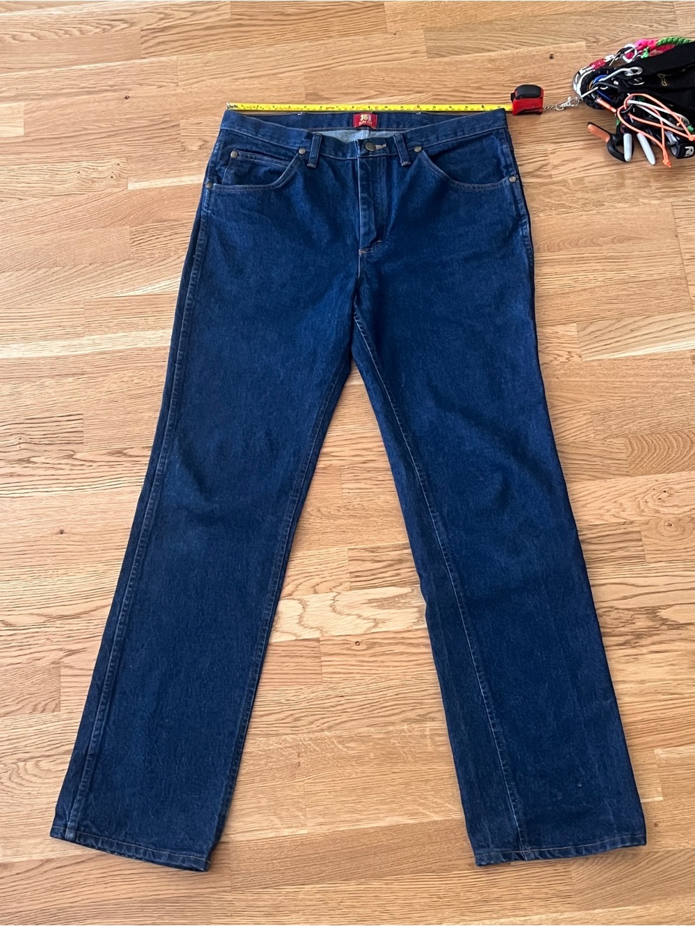 Classic Men's Wrangler Straight-Leg Jeans in Dark Blue